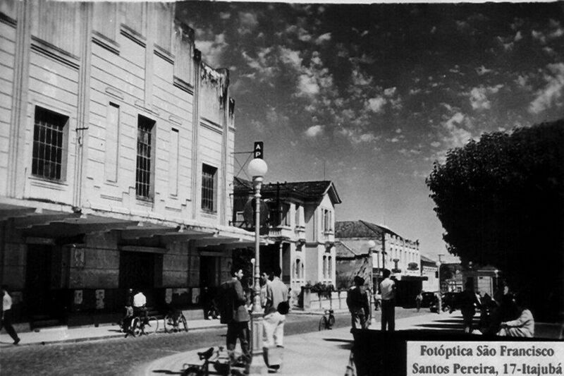 Arquivo:Apollo 1960 1.jpg